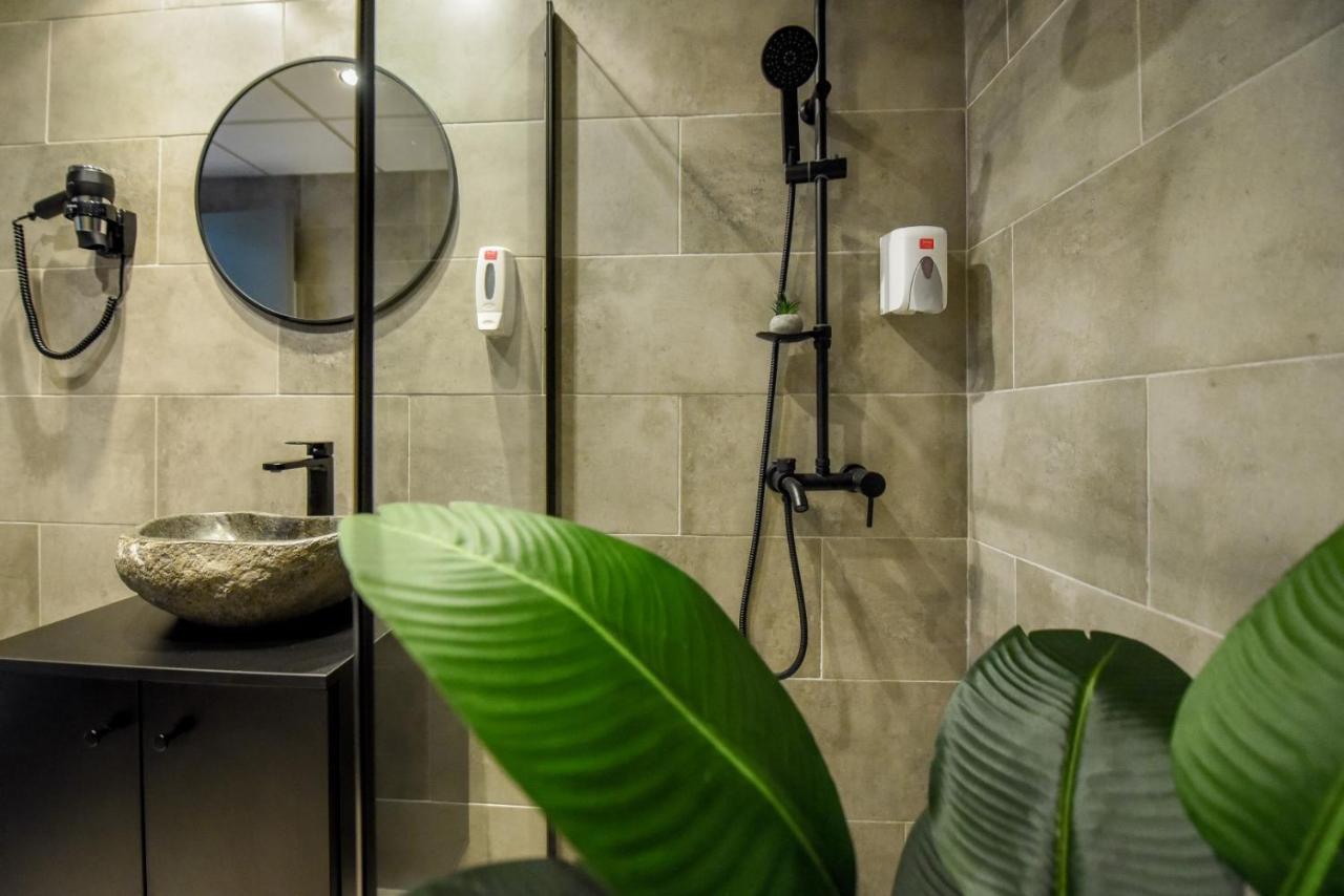 Luxury Apartment Near Radisson Hotel - Wall Projector & Modern Design Bucarest Extérieur photo