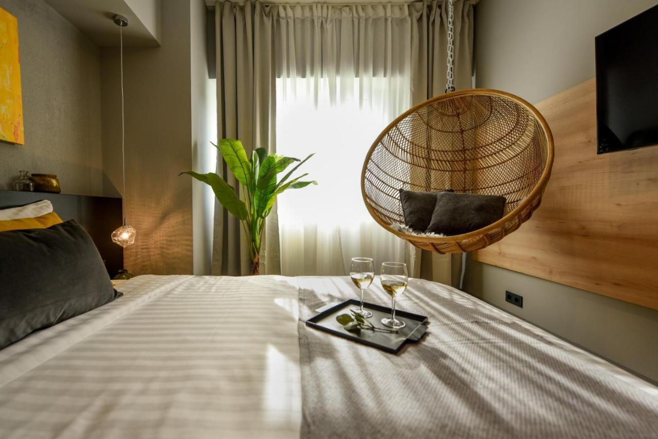 Luxury Apartment Near Radisson Hotel - Wall Projector & Modern Design Bucarest Extérieur photo